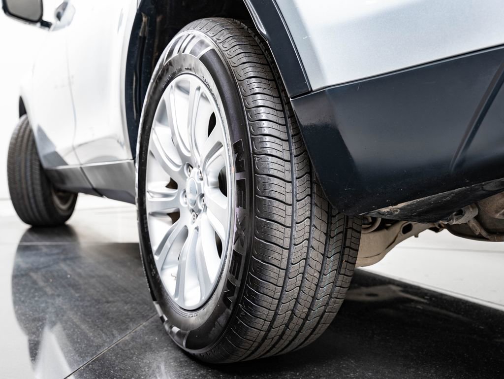 Used 2018 Land Rover Discovery Sport SE image 47