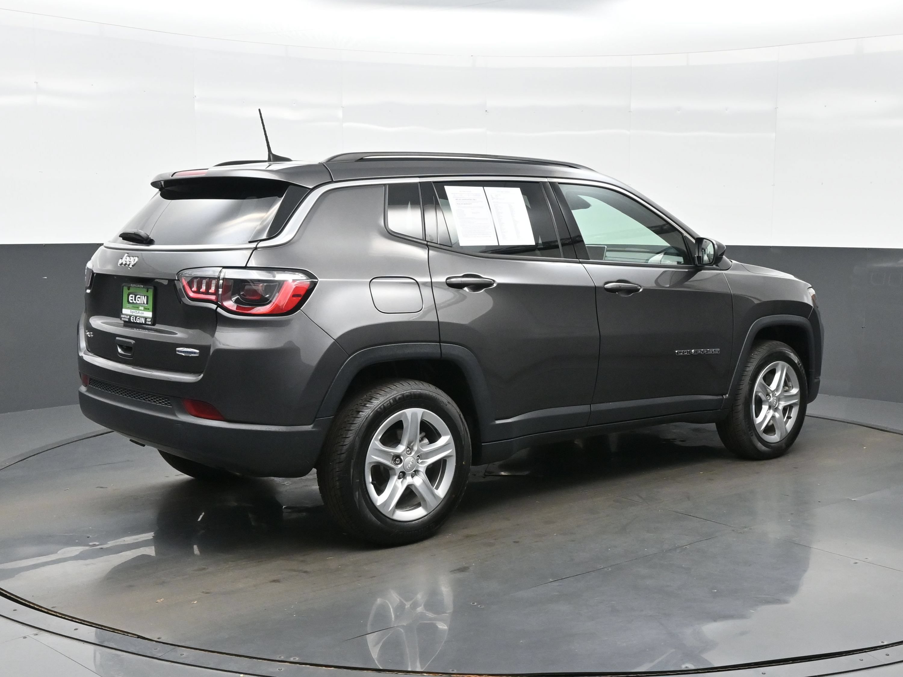 Used 2023 Jeep Compass Latitude w/ Convenience Group AWD/4WD image 8