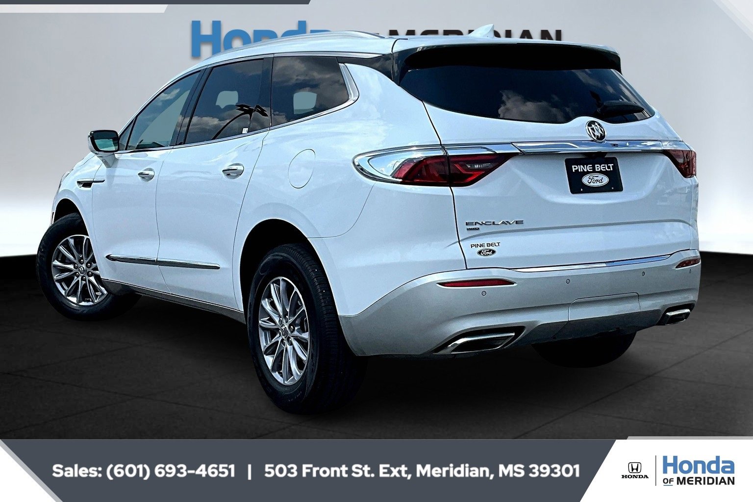 Used 2024 Buick Enclave Premium image 2
