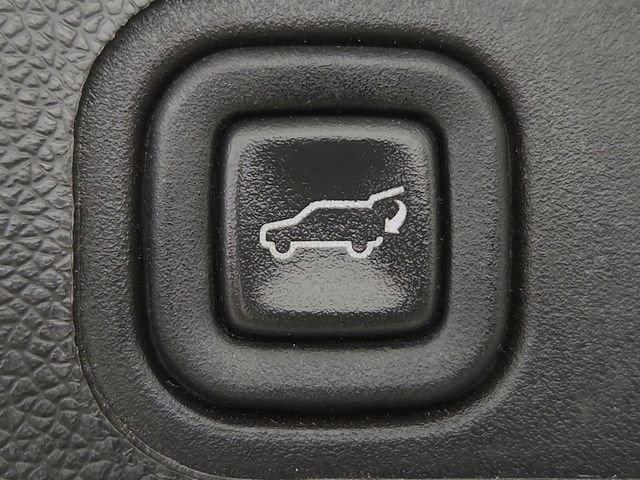 Used 2014 Cadillac Escalade Premium image 33