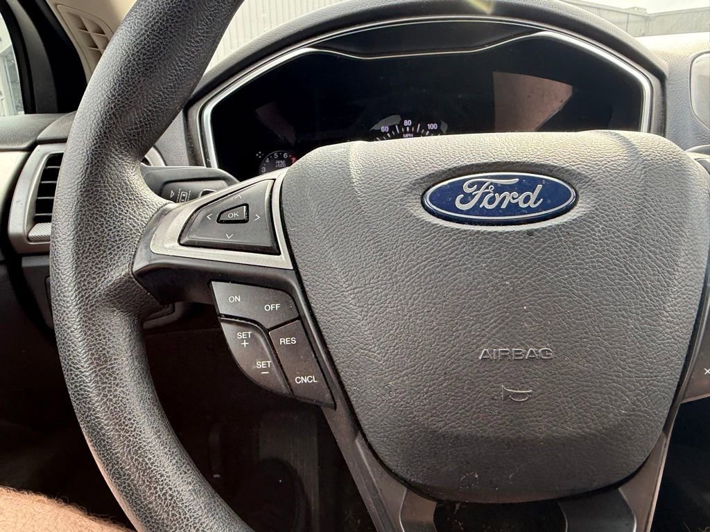 Used 2019 Ford Fusion SE FWD image 11