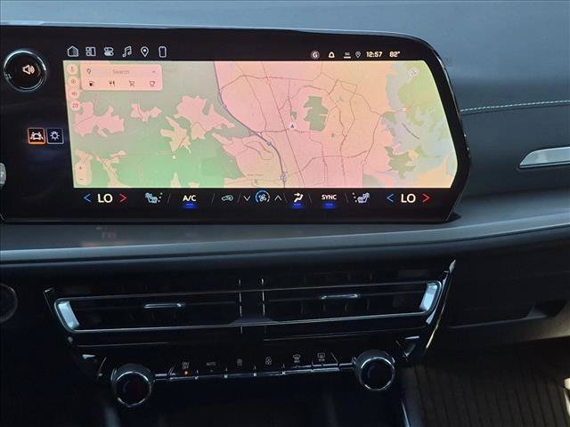 New 2027 Chevrolet Traverse LT w/ LPO, Floor Liner Package AWD/4WD image 14