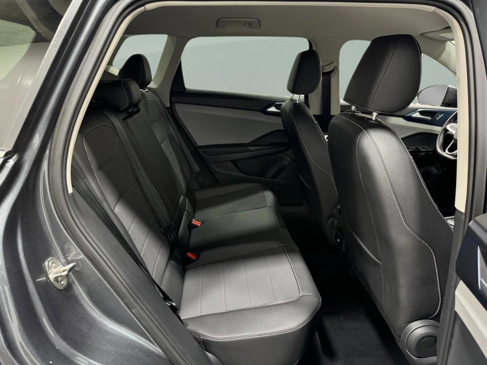 Used 2024 Volkswagen Taos SE image 11