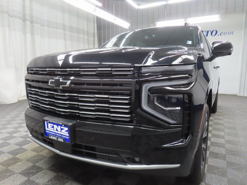 Used 2025 Chevrolet Suburban High Country AWD/4WD image 6