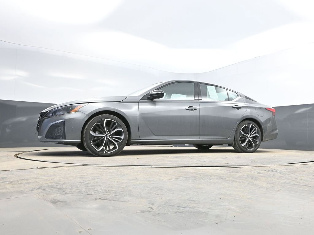 Used 2025 Nissan Altima 2.5 SR FWD image 33
