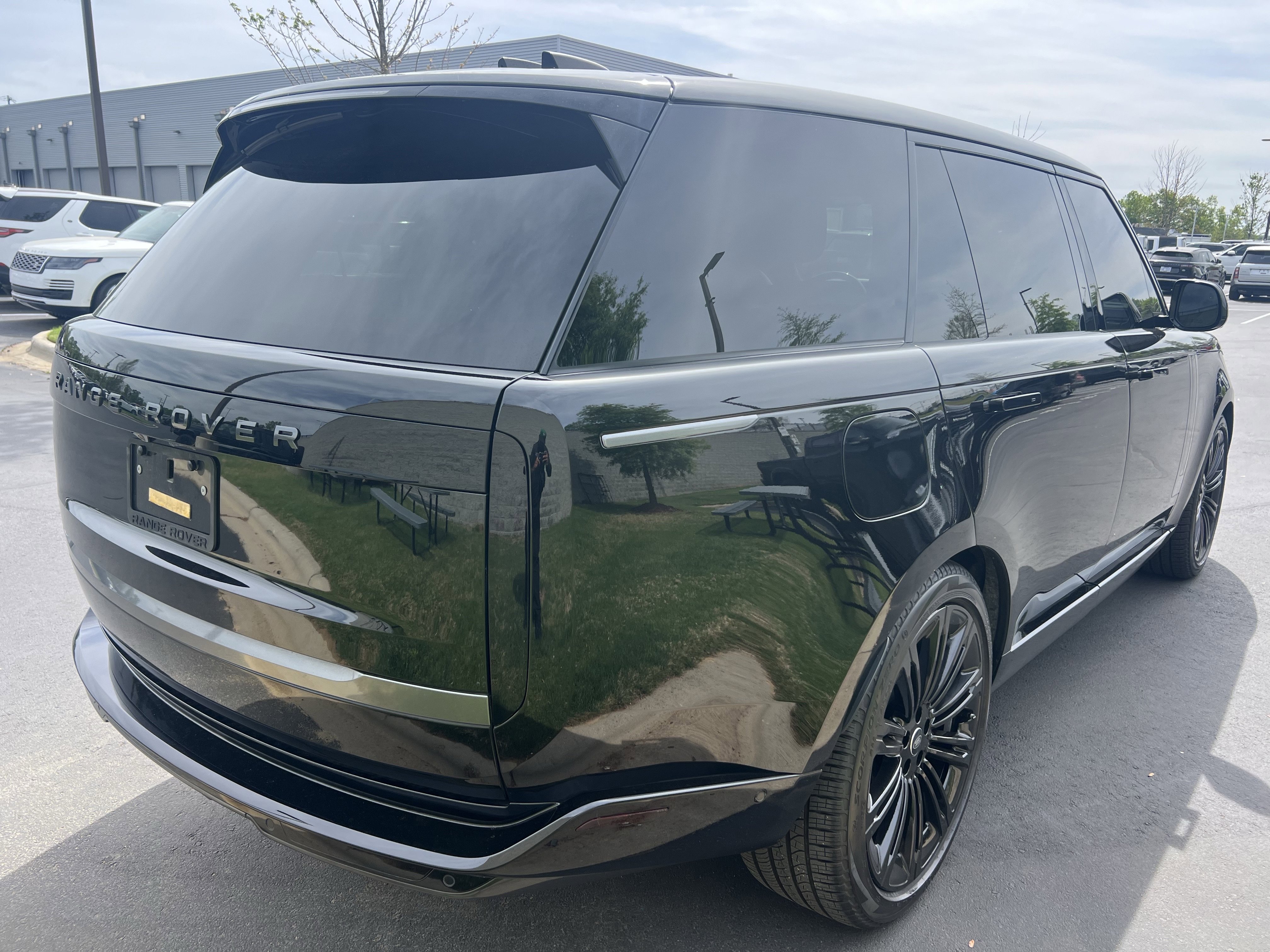 Certified 2024 Land Rover Range Rover Long Wheelbase SE image 7