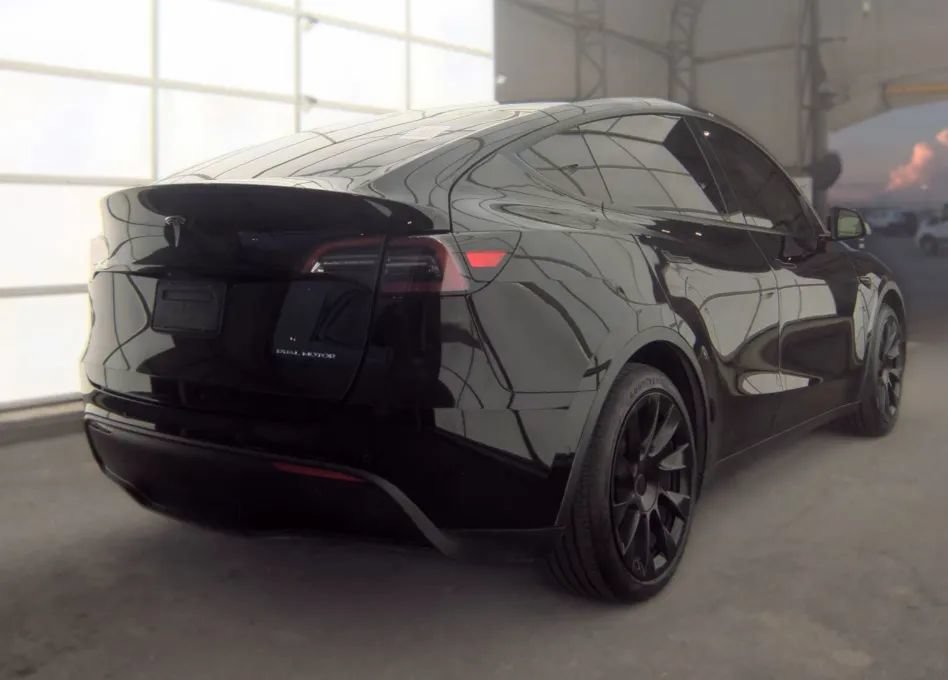 Used 2021 Tesla Model Y Long Range AWD/4WD image 3