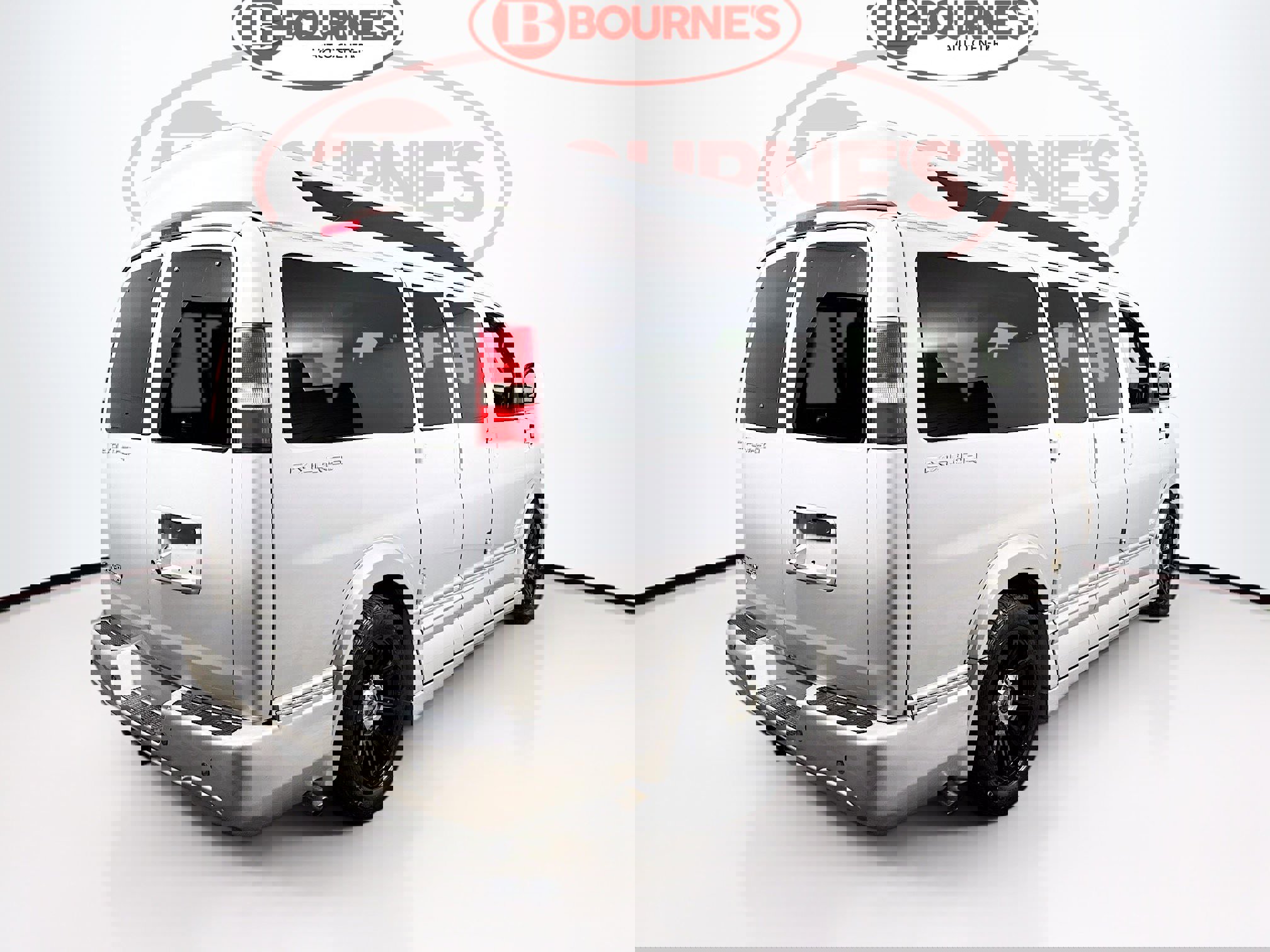 Used 2016 Chevrolet Express 2500 image 12