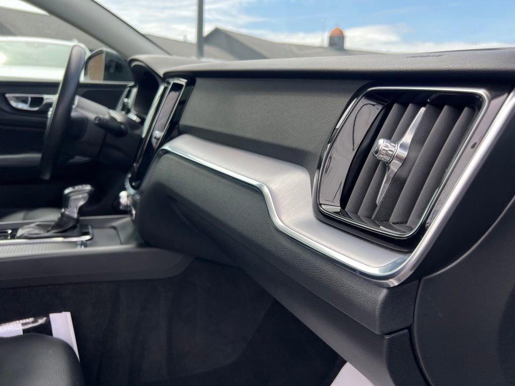 Used 2020 Volvo V60 T5 Momentum FWD image 31