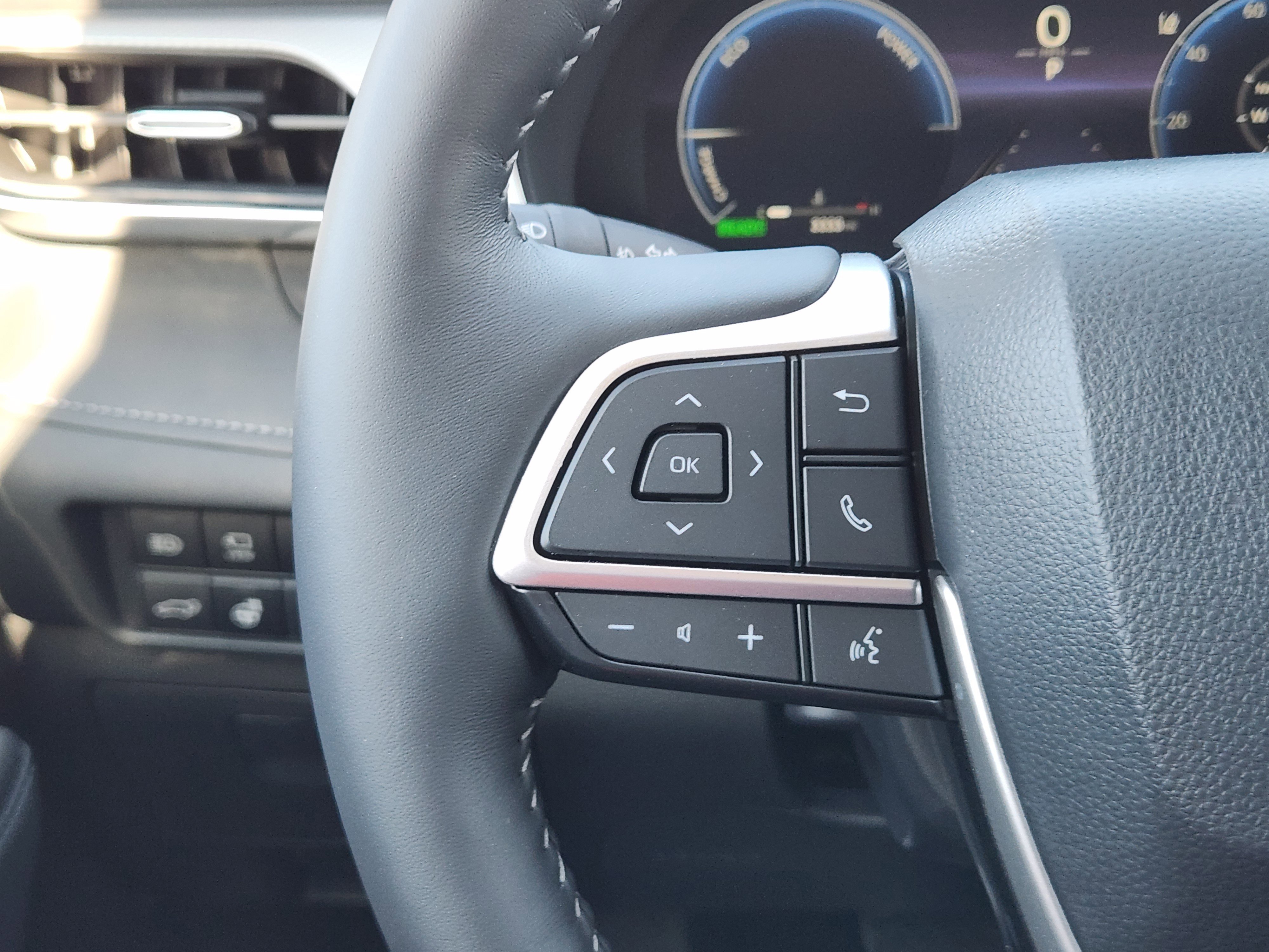 Used 2025 Toyota Highlander Platinum image 39