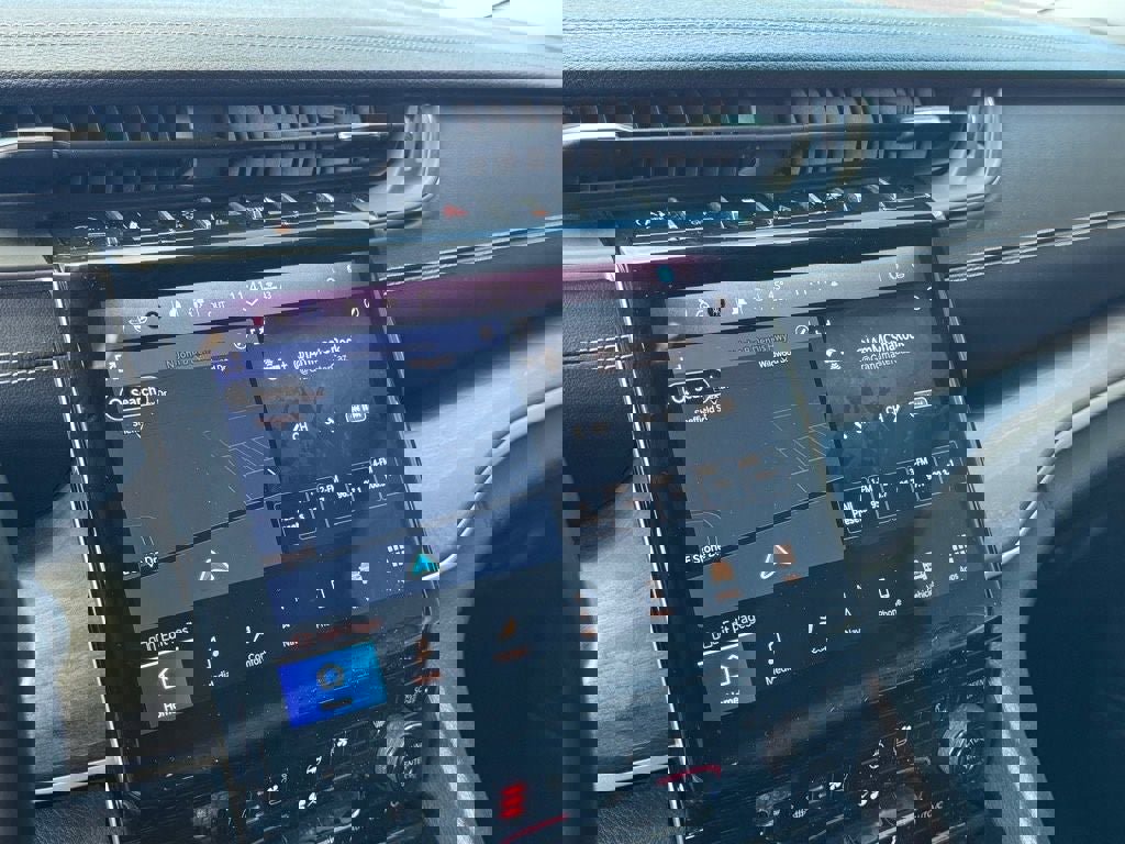 Used 2021 Jeep Grand Cherokee L Limited w/ Luxury Tech Group II image 25