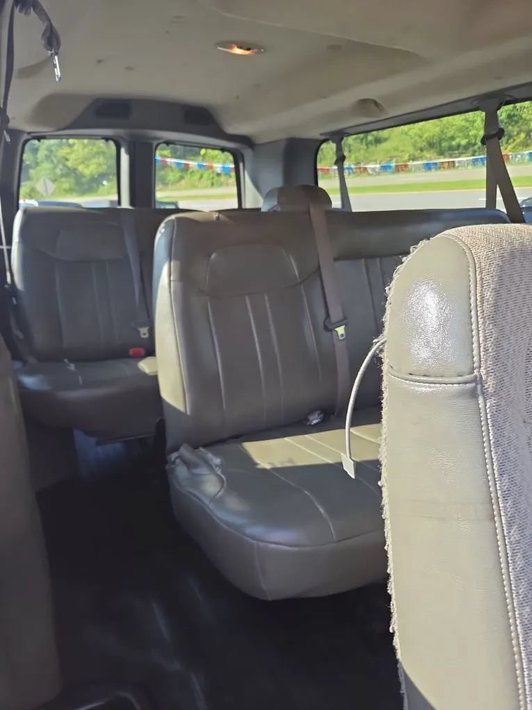 Used 2010 Chevrolet Express 3500 LT w/ LT Preferred Equipment Group RWD image 11