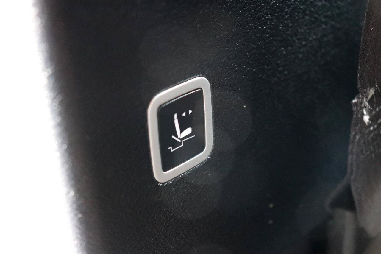 Used 2026 Chrysler Pacifica Limited FWD image 34