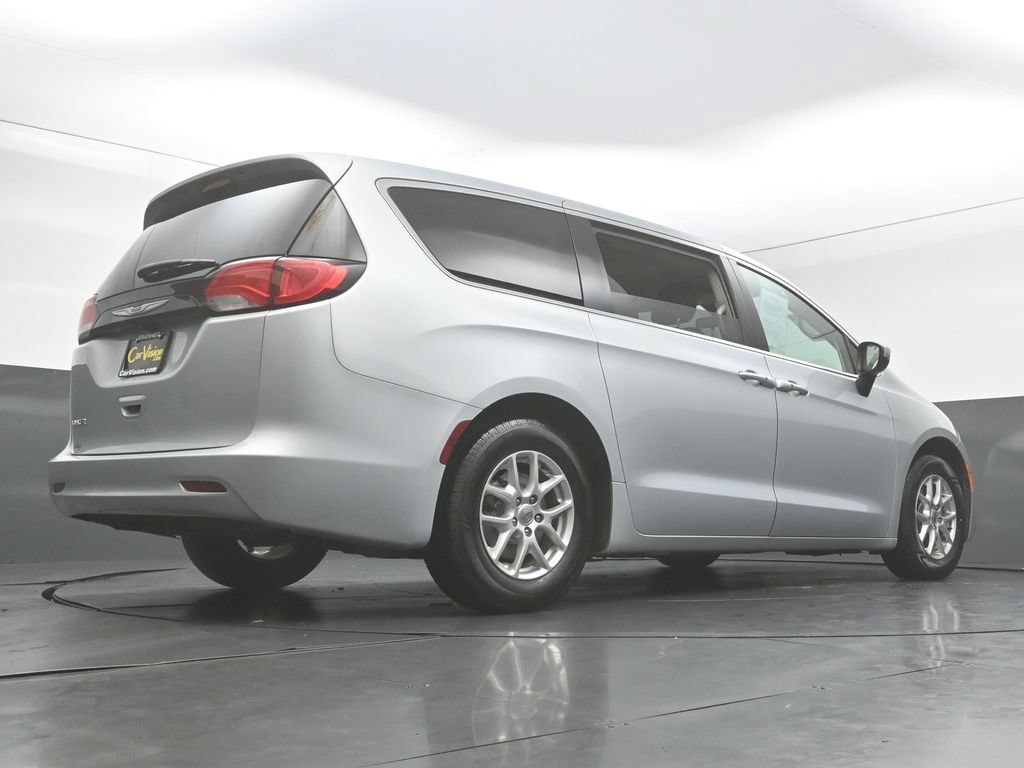 Used 2022 Chrysler Voyager LX FWD image 43