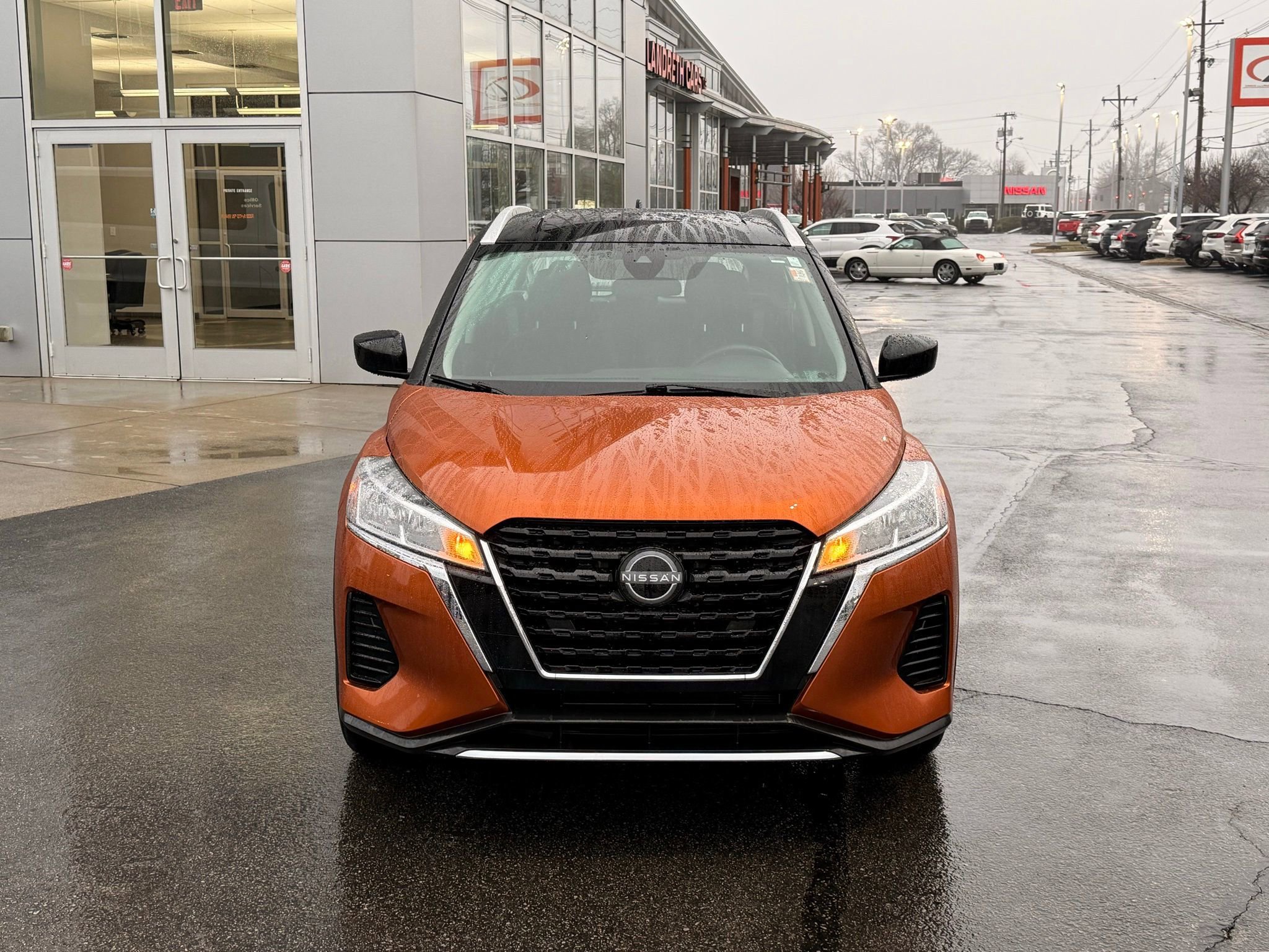 Used 2023 Nissan Kicks SV image 6