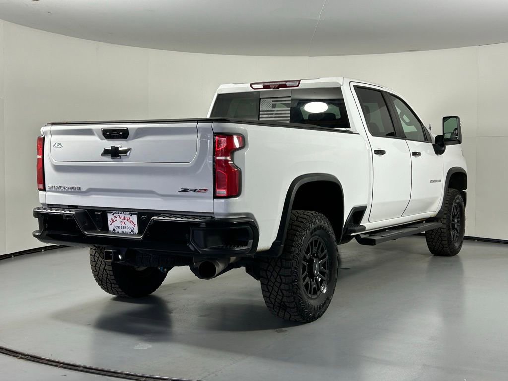 Used 2024 Chevrolet Silverado 2500 ZR2 w/ Technology Package AWD/4WD image 7