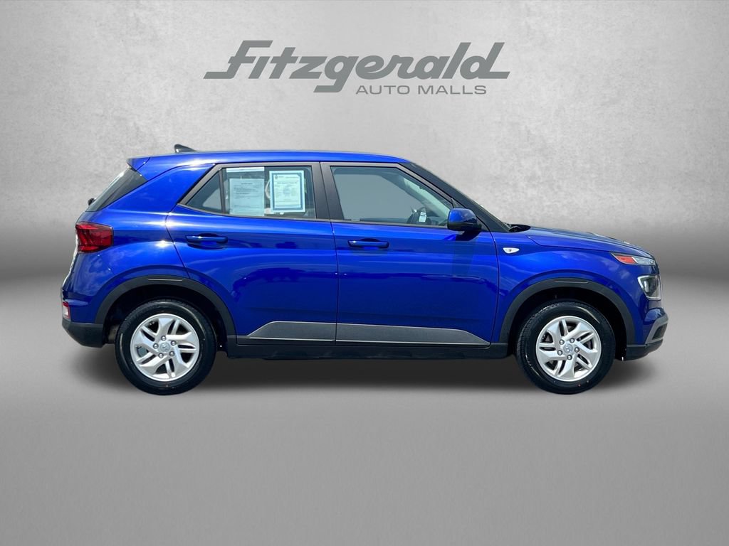 Used 2021 Hyundai Venue SE FWD image 3
