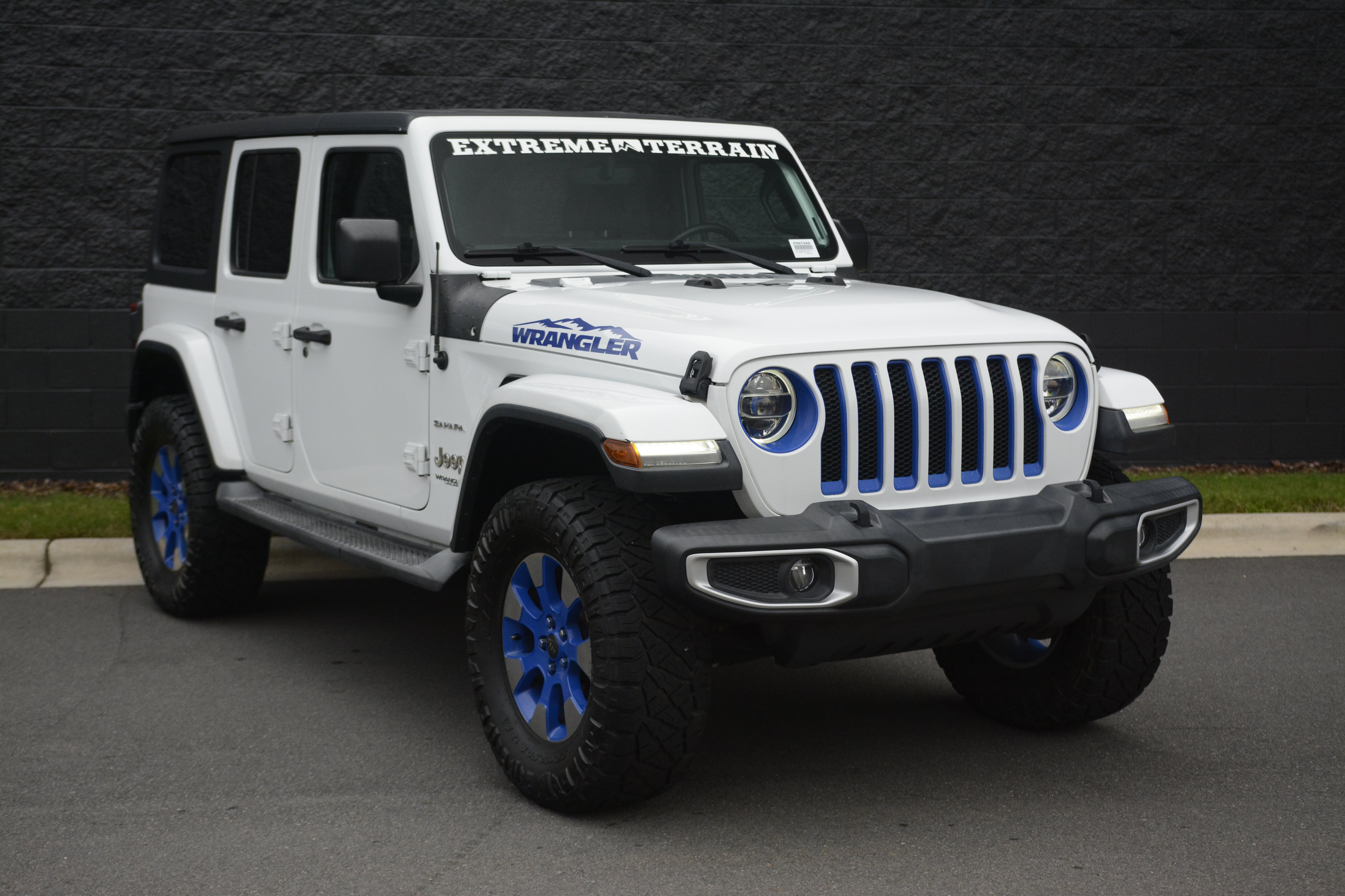 Used 2018 Jeep Wrangler Unlimited Sahara AWD/4WD image 9