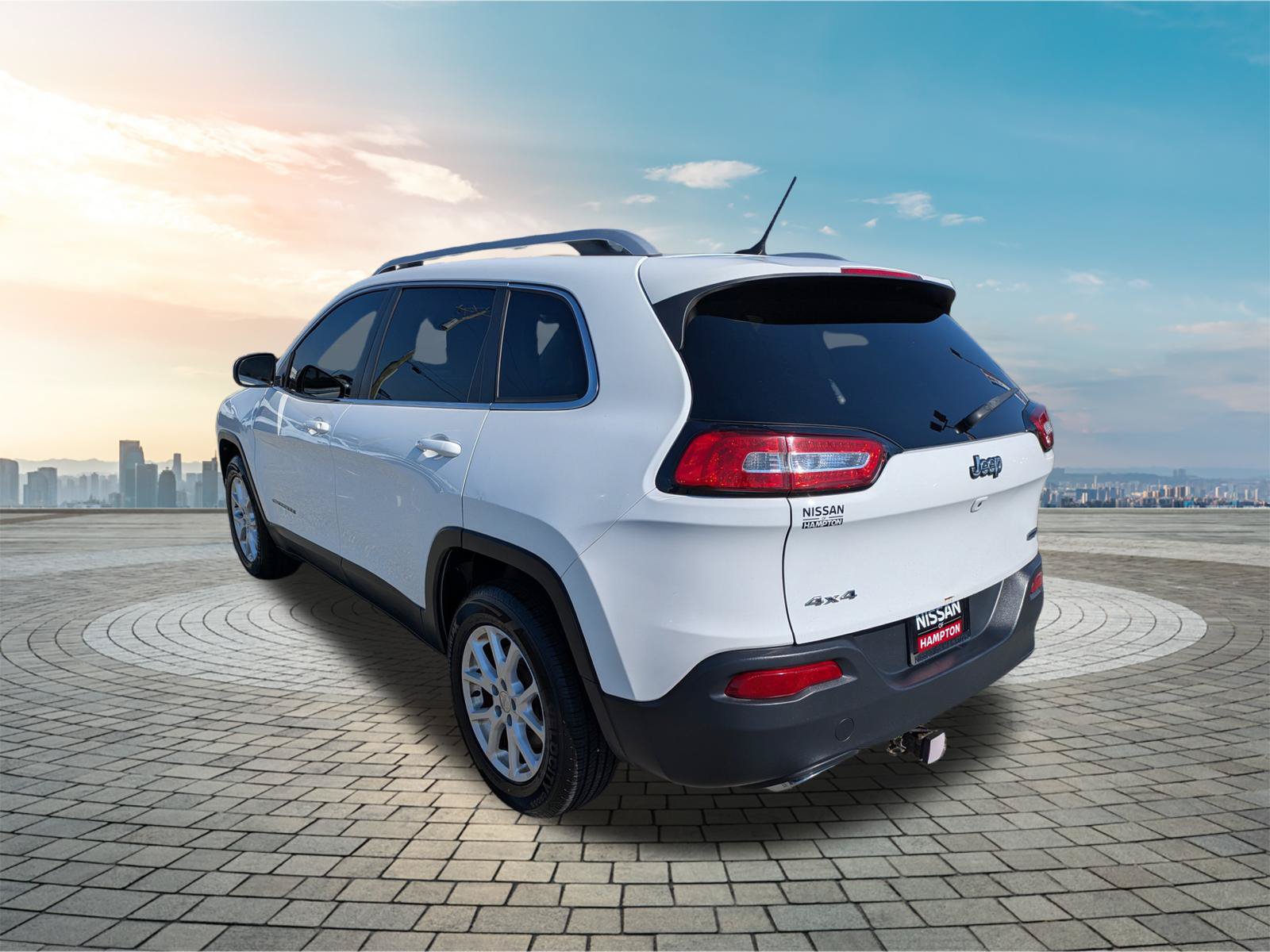 Used 2015 Jeep Cherokee Latitude w/ Cold Weather Group AWD/4WD image 7