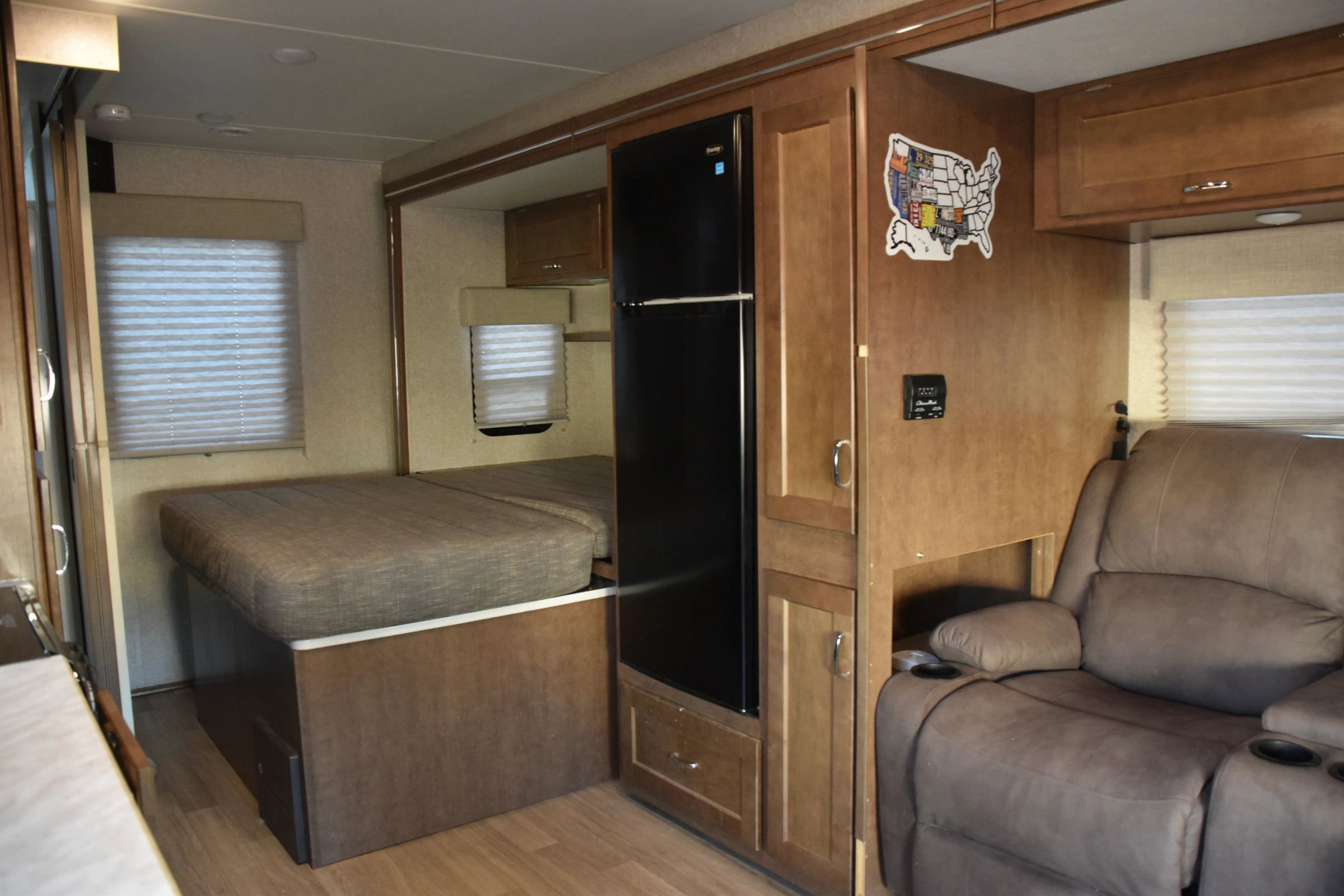 Used 2018 Mercedes-Benz Sprinter 3500 image 11