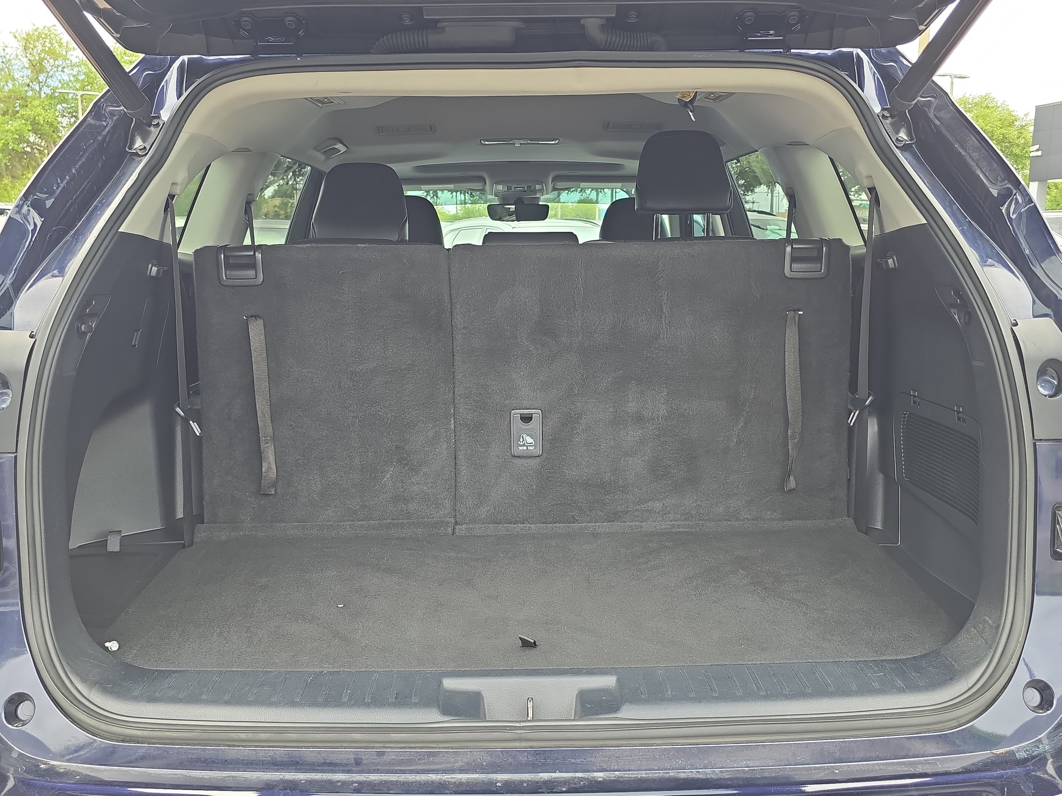 Used 2023 Toyota Highlander XLE AWD/4WD image 10