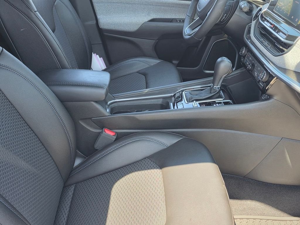 New 2025 Jeep Compass Latitude w/ Sun & Sound Group AWD/4WD image 12