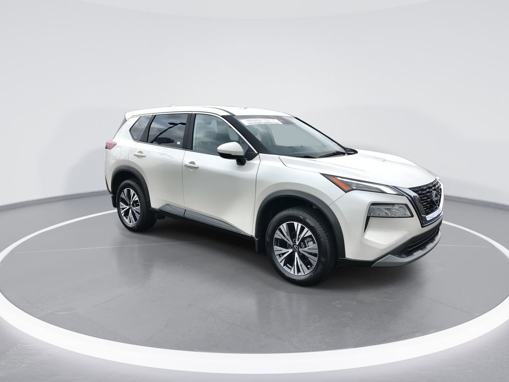 Used 2023 Nissan Rogue SV image 2