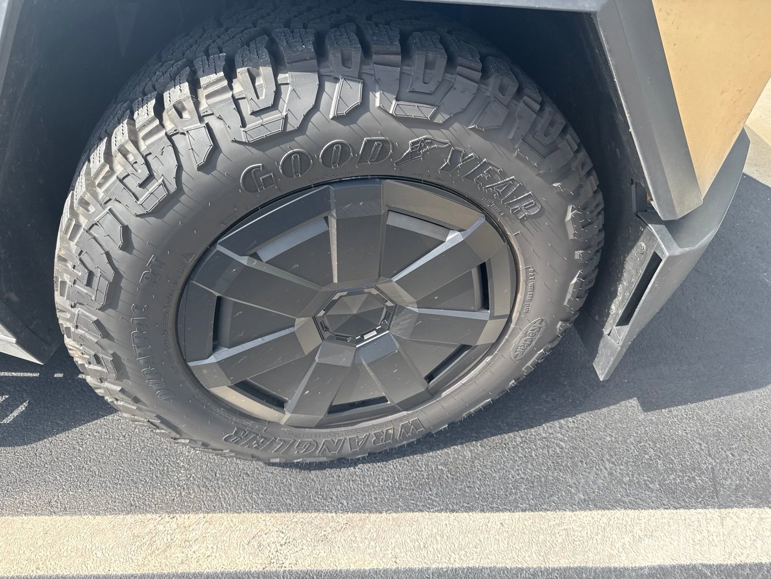 Used 2024 Tesla Cybertruck AWD Crew Cab image 3