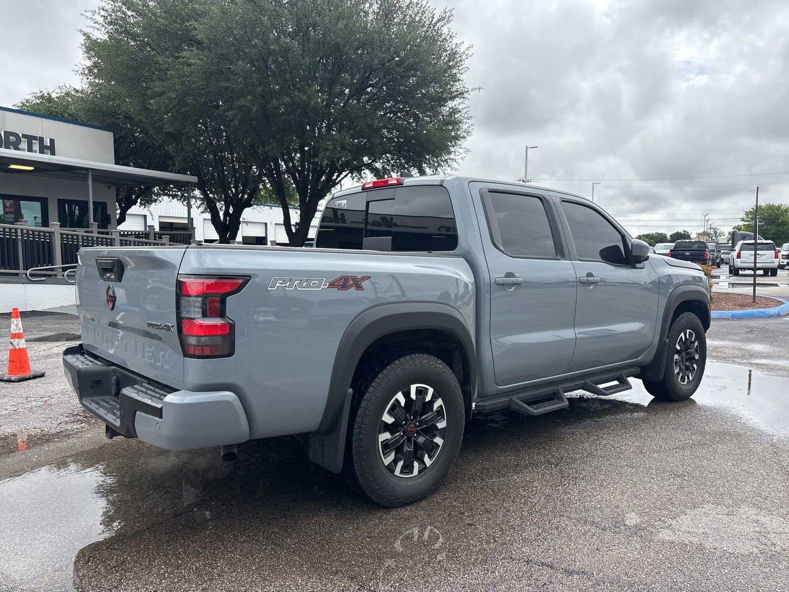 Used 2023 Nissan Frontier PRO-4X w/ Pro Convenience Package AWD/4WD image 4