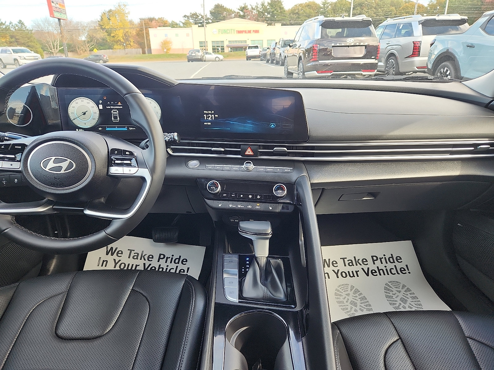 Certified 2025 Hyundai Elantra Limited FWD image 8