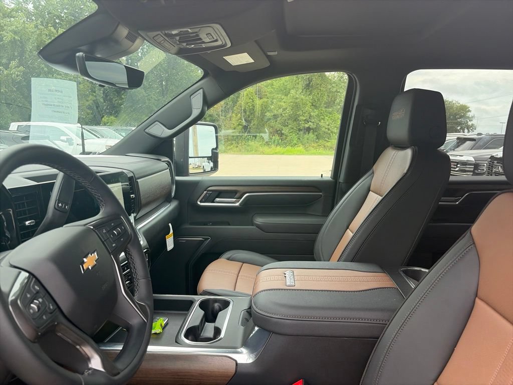 Used 2026 Chevrolet Silverado 2500 High Country w/ High Country Premium Package AWD/4WD image 16