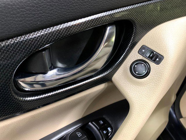 Used 2015 Nissan Rogue SL image 19