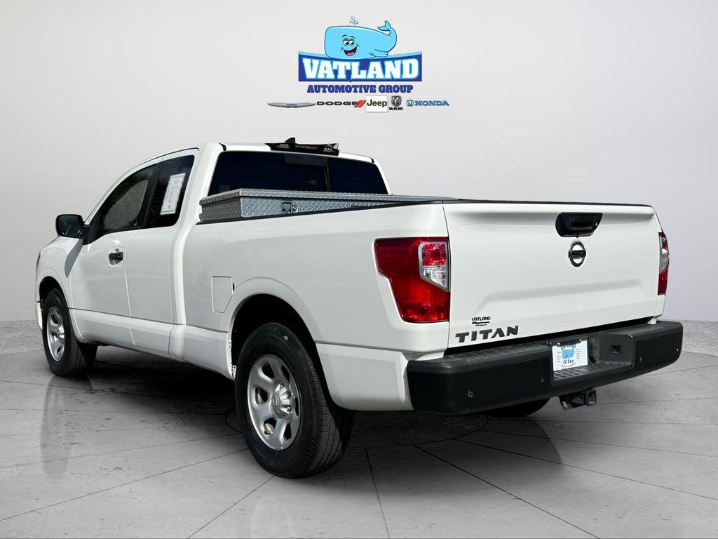 Used 2022 Nissan Titan S image 3
