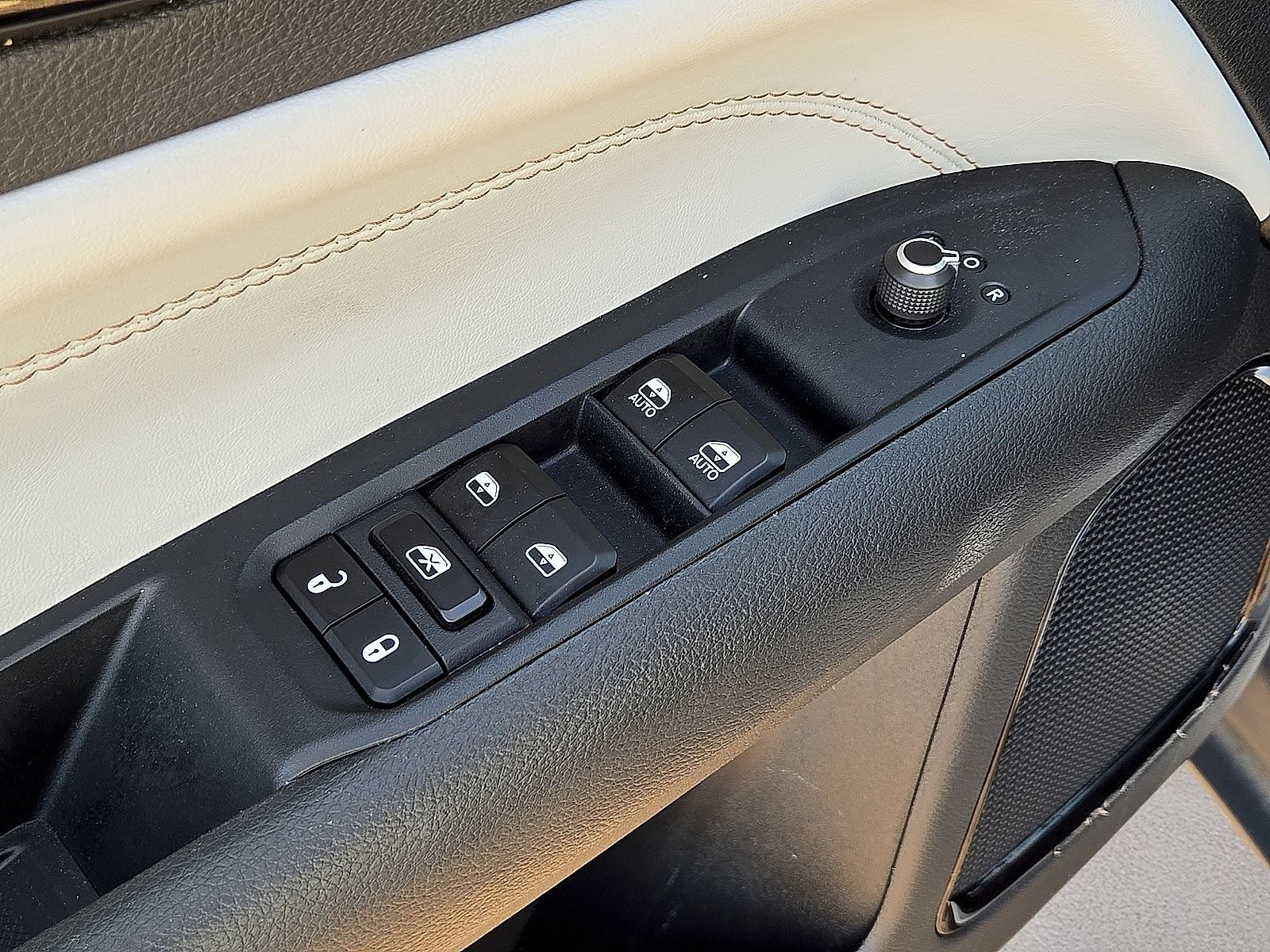 Used 2025 Jeep Compass Limited AWD/4WD image 21