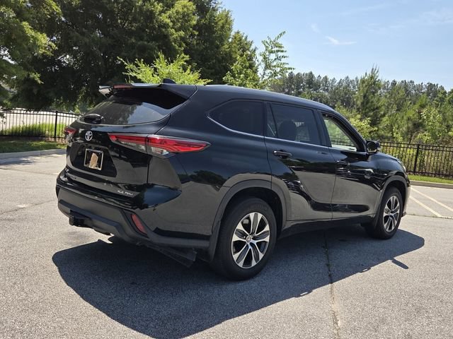 Used 2022 Toyota Highlander XLE AWD/4WD image 5