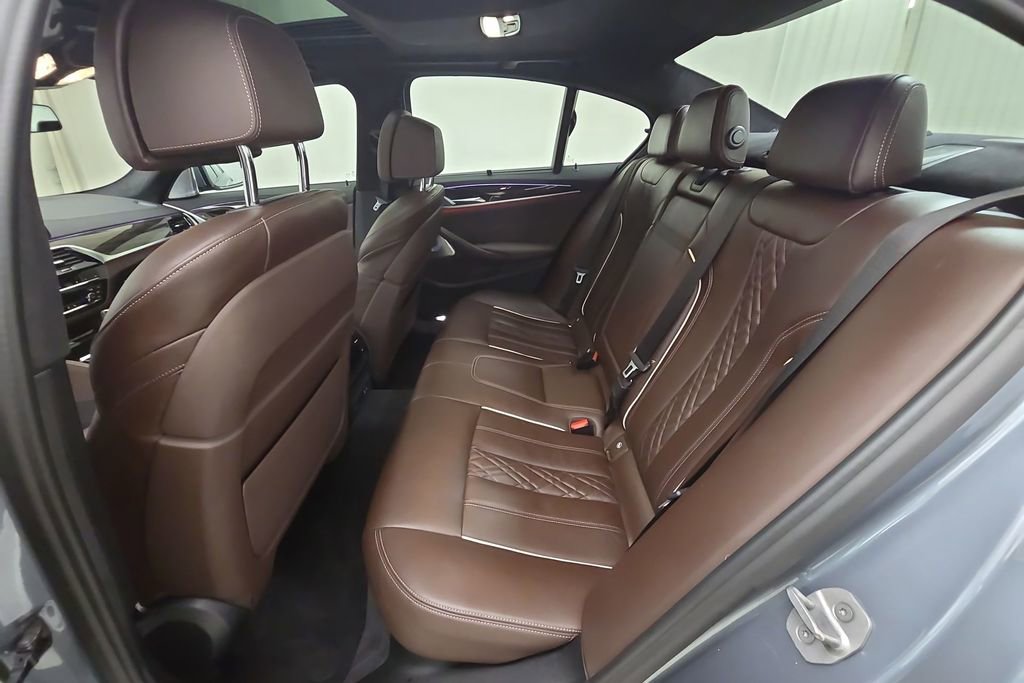 Used 2021 BMW M550i xDrive w/ Executive Package image 24