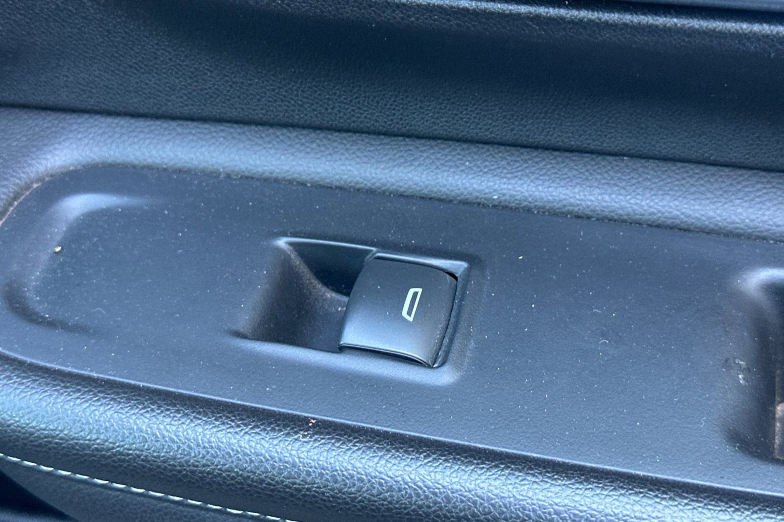 Used 2023 GMC Terrain SLT image 22