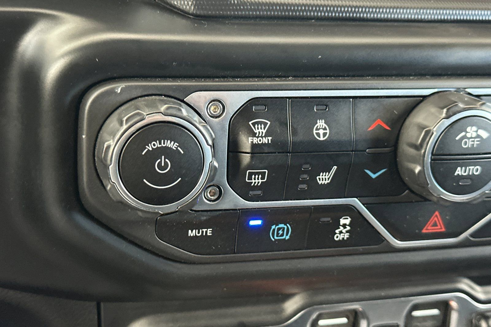 Used 2023 Jeep Wrangler Unlimited w/ Cold Weather Group image 29