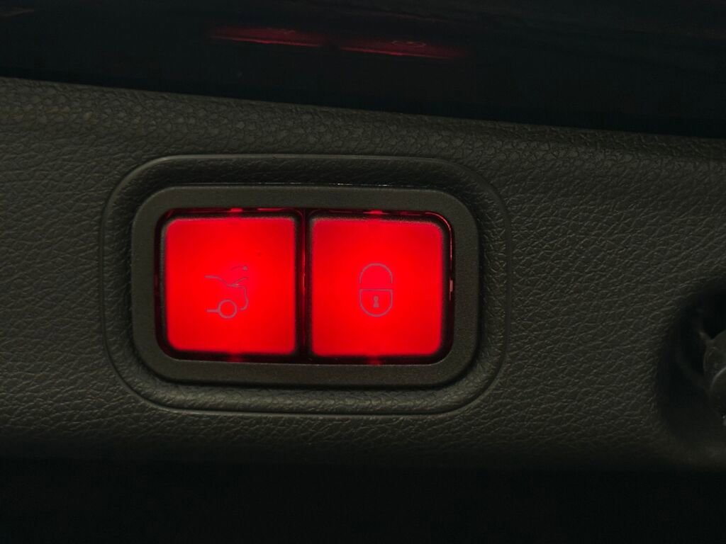 Certified 2023 Mercedes-Benz E 350 4MATIC Sedan image 20