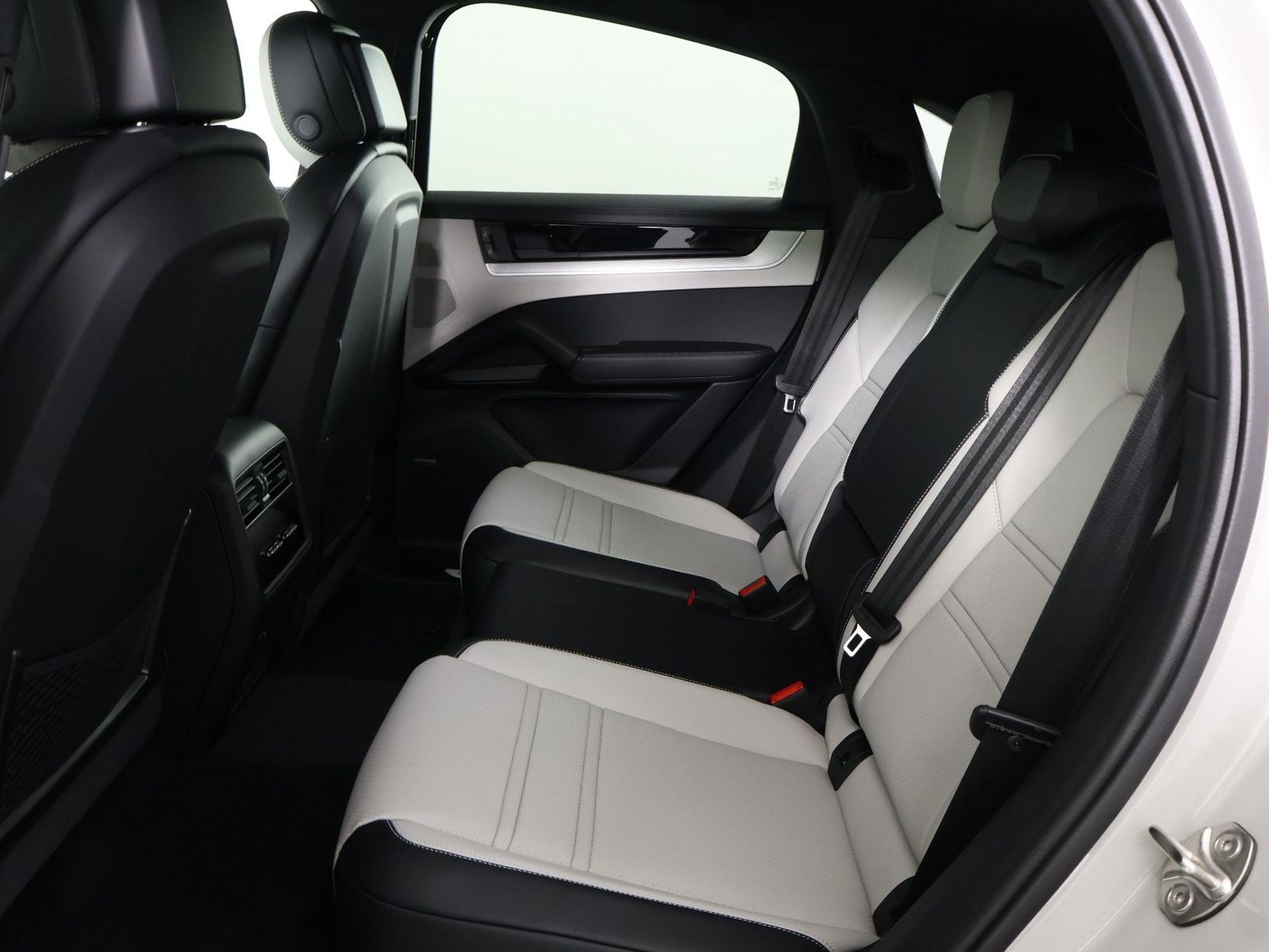 New 2026 Porsche Cayenne Coupe AWD/4WD image 18