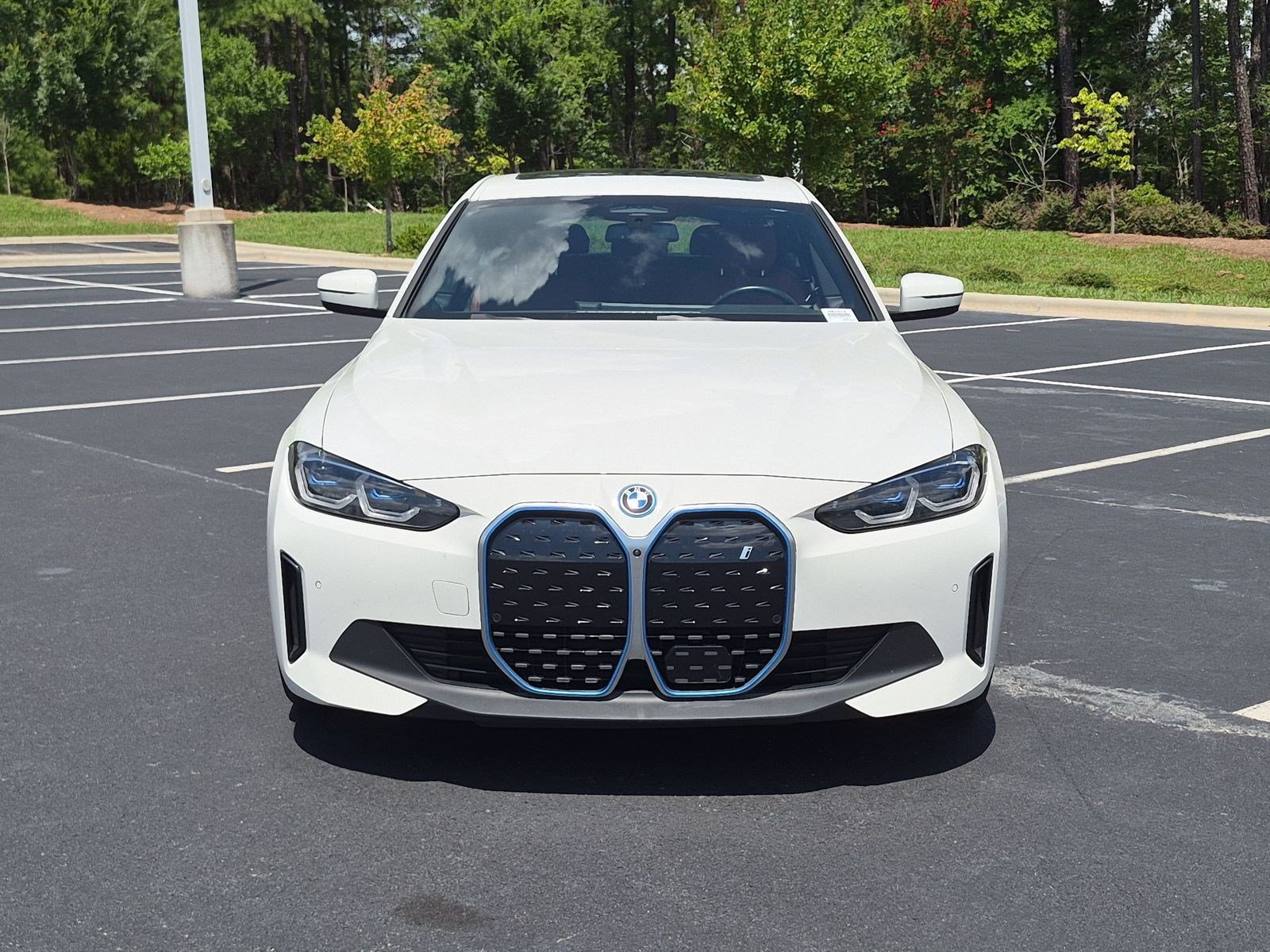 Used 2023 BMW i4 eDrive40 RWD image 3