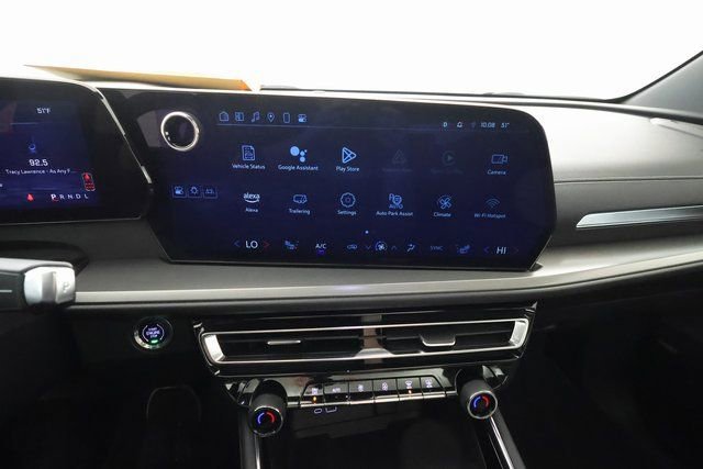 Certified 2024 Chevrolet Traverse LT w/ Enhanced Driving Package image 17