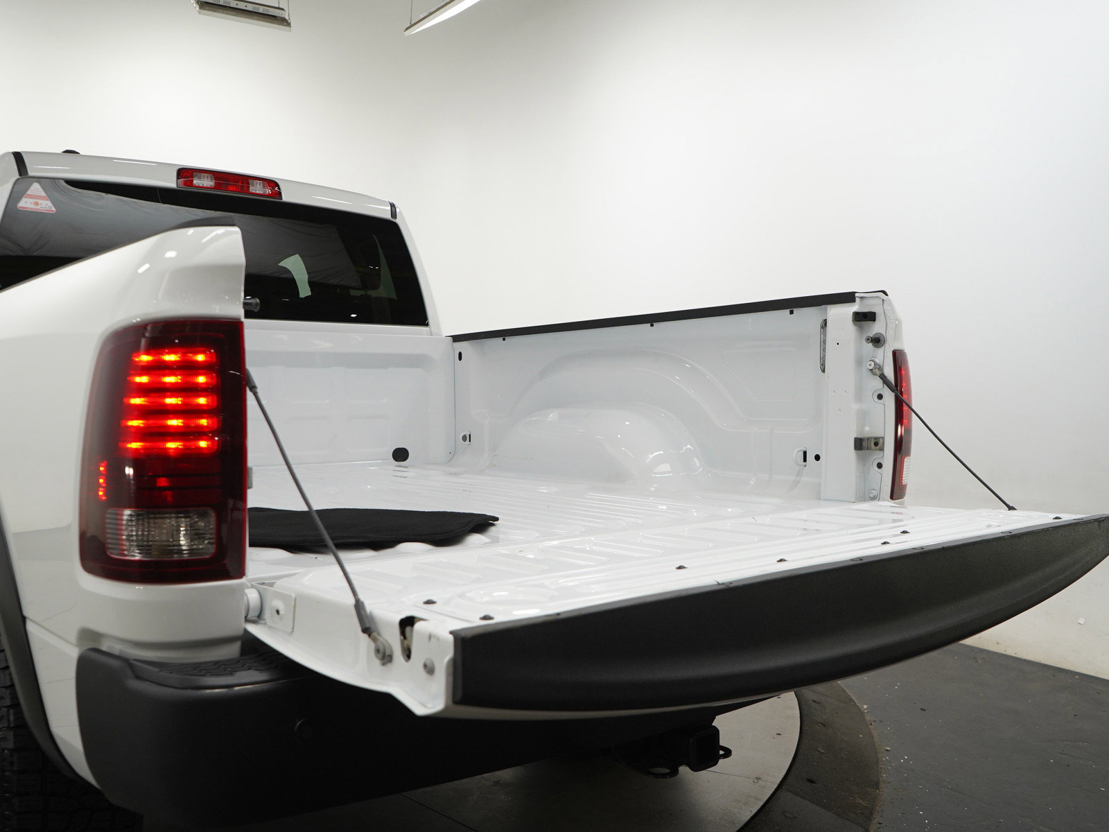 Used 2022 RAM 1500 Classic Warlock w/ Trailer & Traction Group AWD/4WD image 17