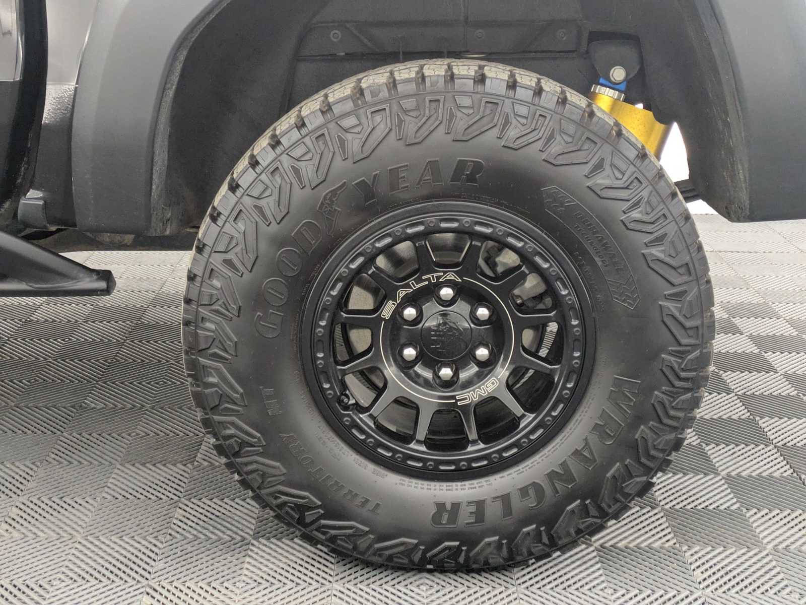 Used 2024 GMC Canyon AT4X w/ AT4X AEV Edition AWD/4WD image 14