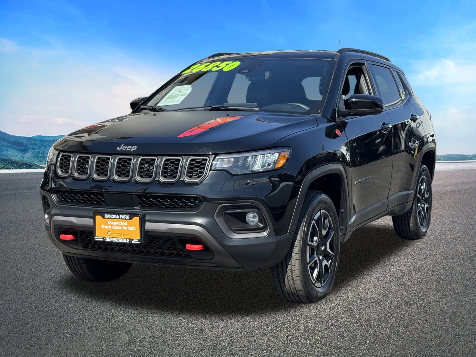 Used 2024 Jeep Compass Trailhawk image 4
