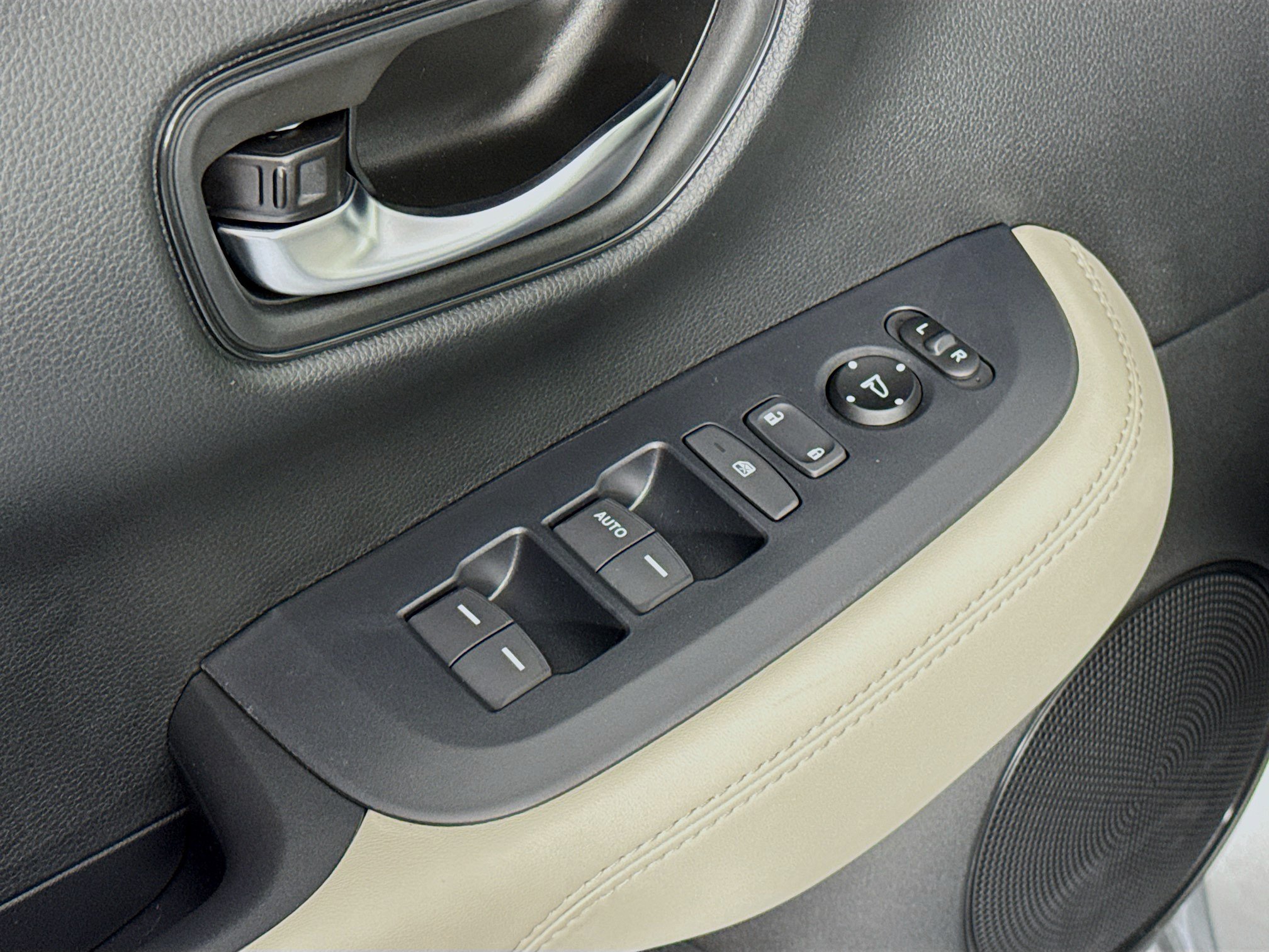 New 2027 Honda HR-V LX image 17