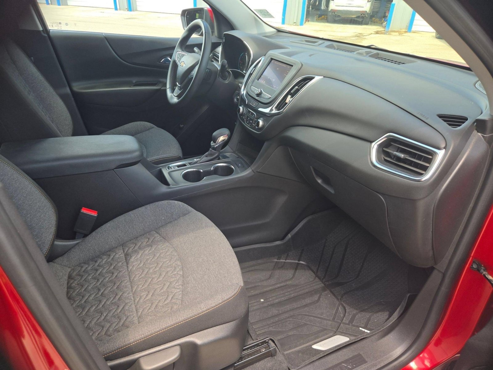 Used 2024 Chevrolet Equinox LT FWD image 25