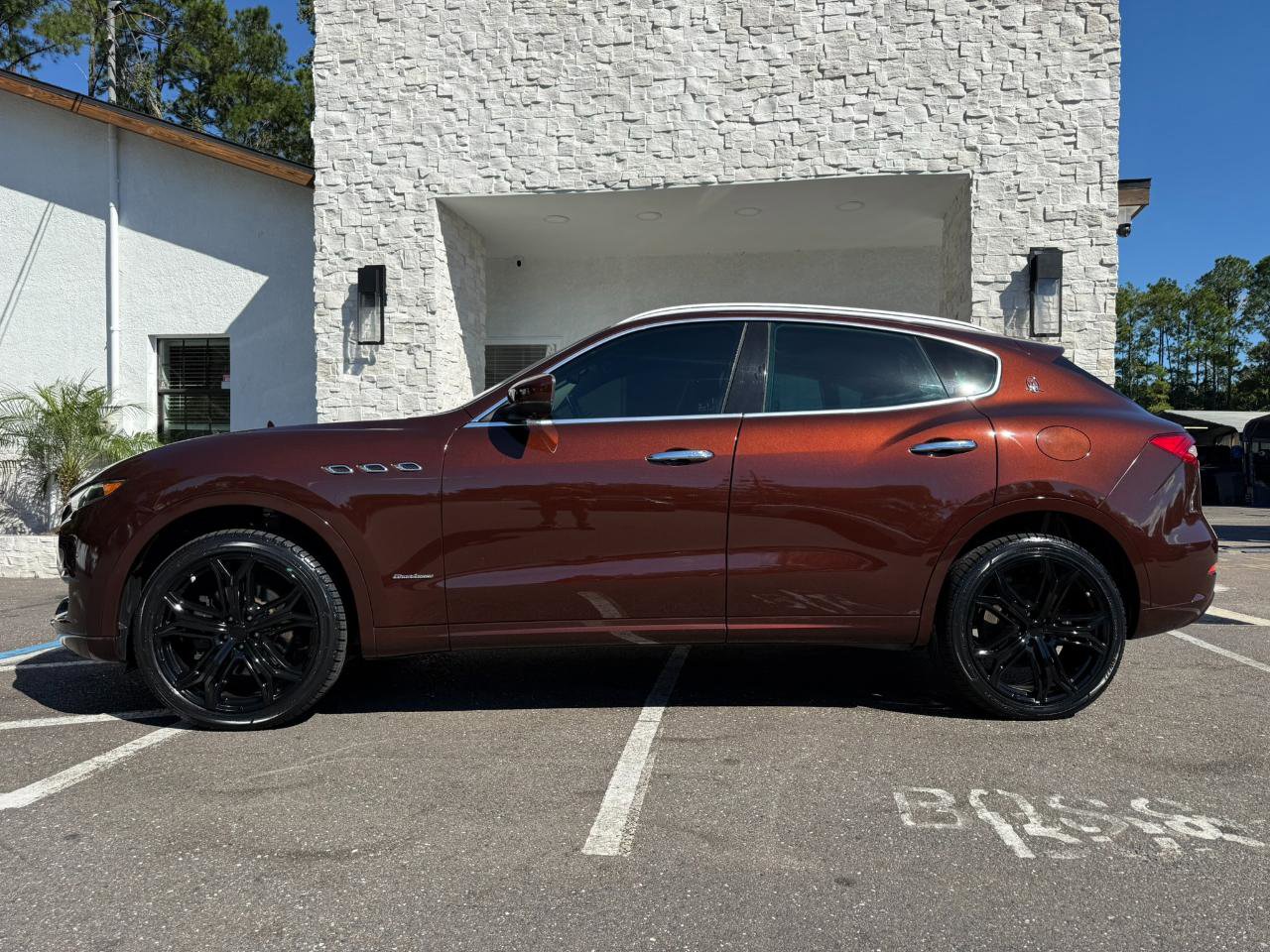 Used 2019 Maserati Levante GranLusso AWD/4WD image 2