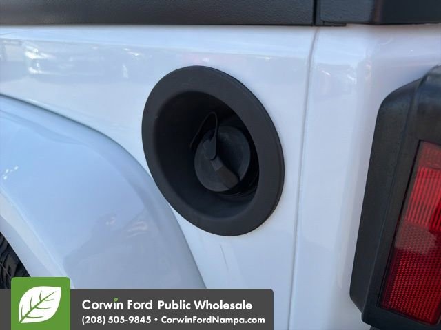 Used 2016 Jeep Wrangler Unlimited Sahara w/ Connectivity Group image 10