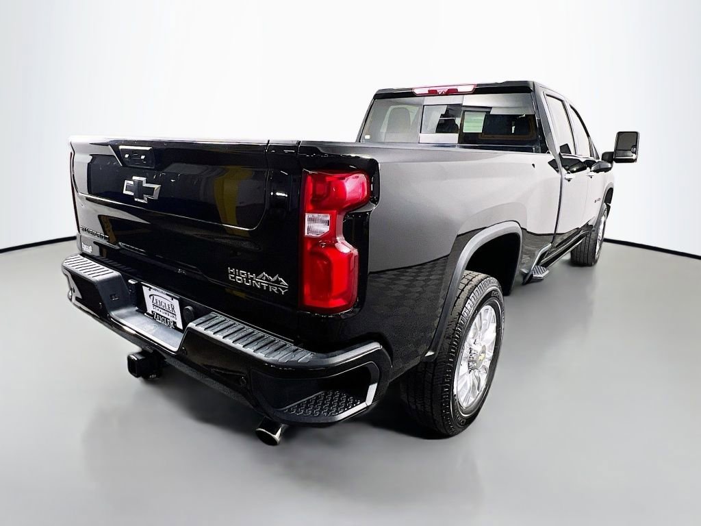 Certified 2022 Chevrolet Silverado 2500 High Country w/ LPO, Dark Essentials Package image 5